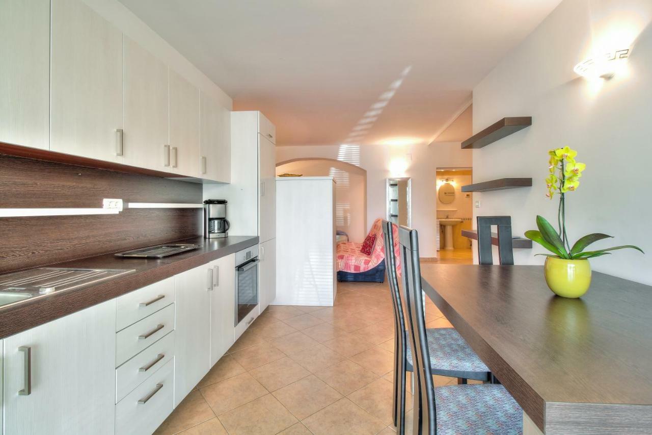 Apartment Katarina Crveni Vrh Exterior photo