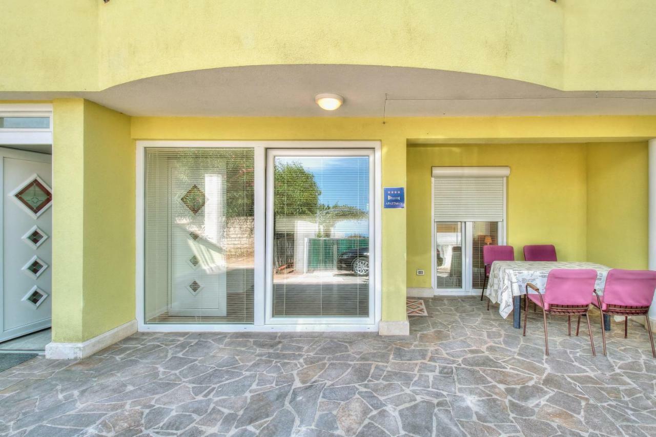 Apartment Katarina Crveni Vrh Exterior photo